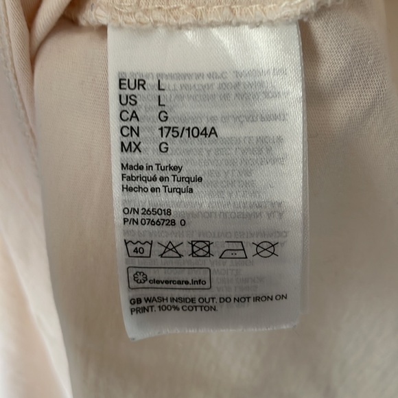 Ariana Grande X H&M Collab Tee - Picture 6 of 6